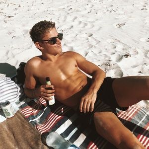 Meet your Posher, Tate